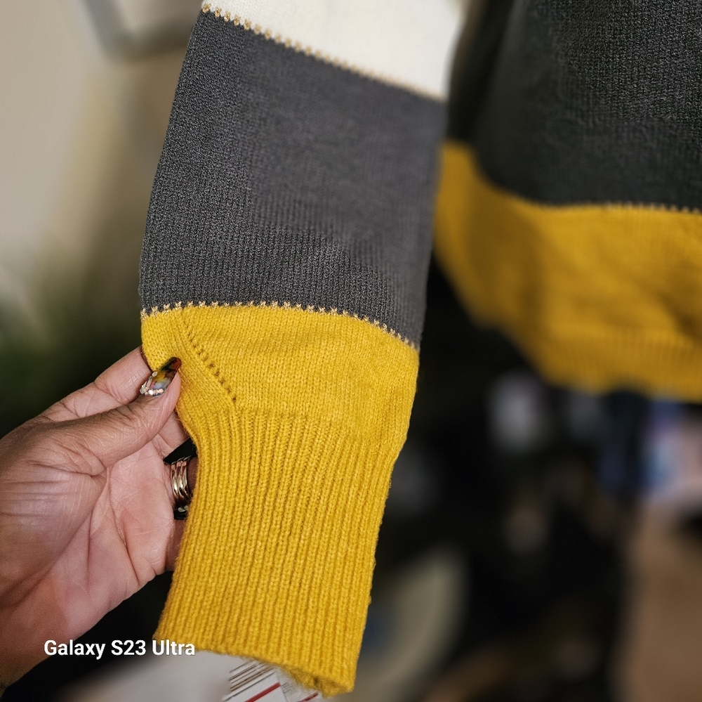 Green Color Block Patchwork Sweater - Picture 2 of 9